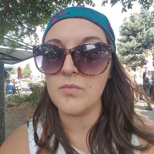 Meet your Posher, Abby